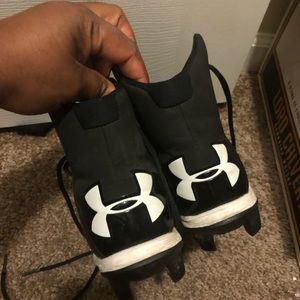 Kids football cleats